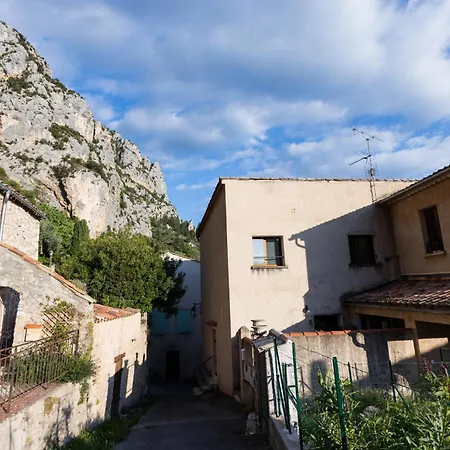 Vue Sur Le Rocher Moustiers-Sainte-Marie