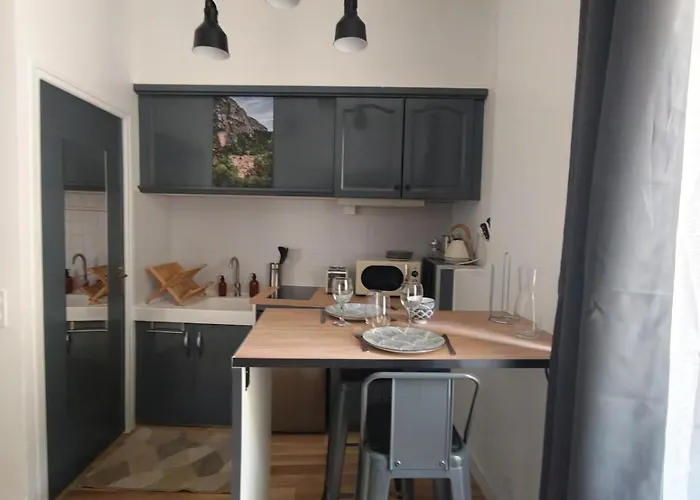 Vue Sur Le Rocher * Moustiers-Sainte-Marie